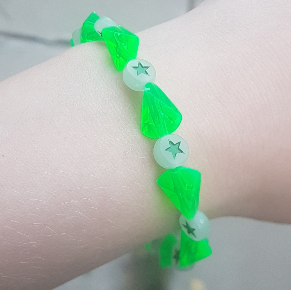 💚 Neon Star Shards Beaded Bracelet